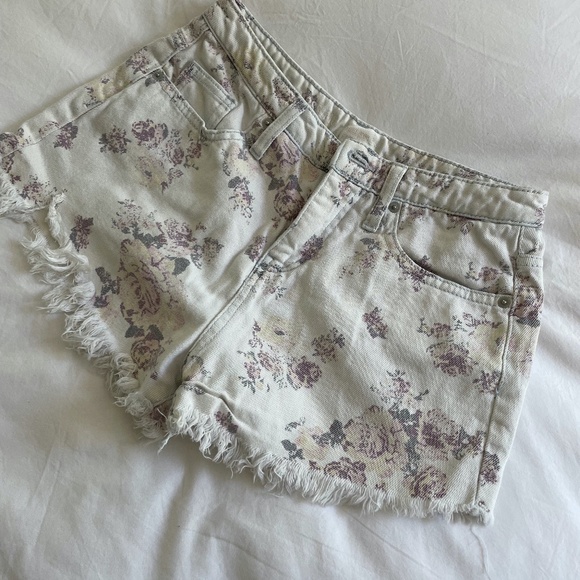 Floral Print Shorts - Picture 1 of 4